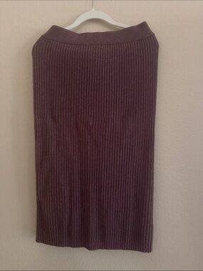 GAP Ribbed Knit Midi Skirt in Plum